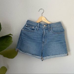 Madewell Curvy High Rise Denim Shorts in Wyndale Wash